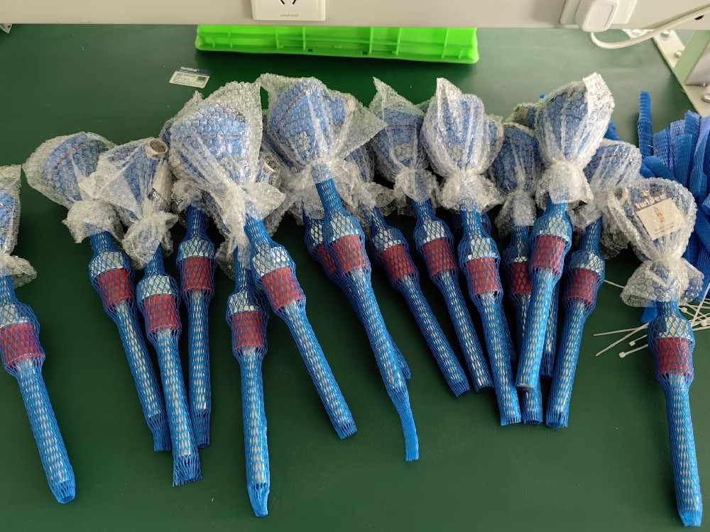 在工业自动化中，，，热电阻是怎样与控制系统集成的，，，以实现温度控制和监测？？