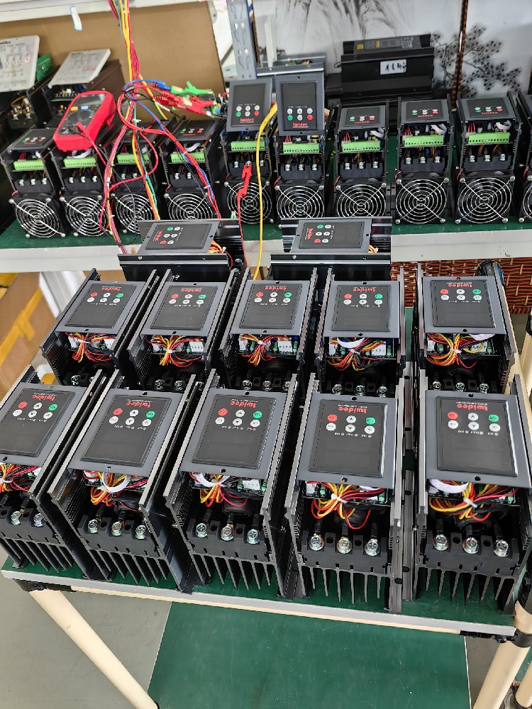关于小功率且对精度要求极高的实验装备，，，，应怎样精准选型电力调解器？？？