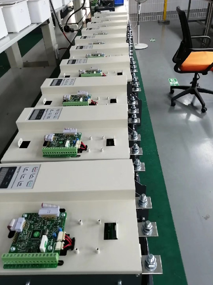 电力调解器与变频器在某些应用场景下功效有重叠，，怎样决议使用哪一个？？？